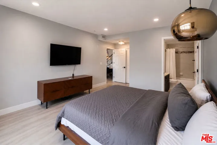 1250 S Westgate Avenue 302, Los Angeles, California 90025