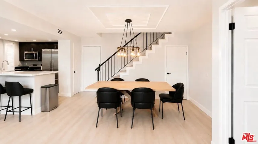 1250 S Westgate Avenue 302, Los Angeles, California 90025