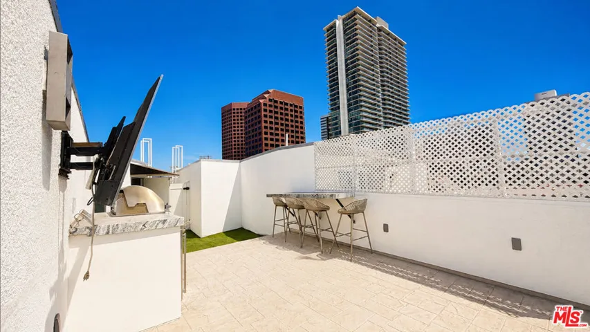 1250 S Westgate Avenue 302, Los Angeles, California 90025