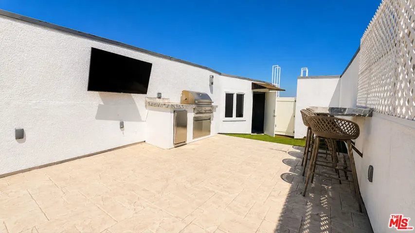 1250 S Westgate Avenue 302, Los Angeles, California 90025