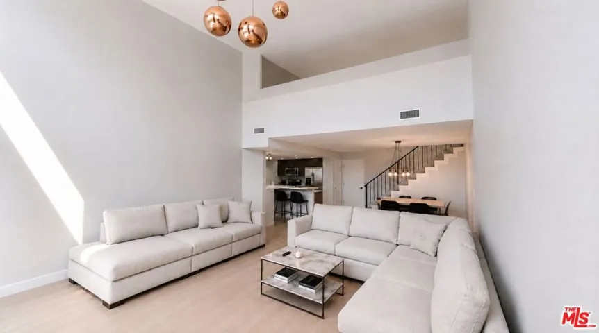 1250 S Westgate Avenue 302, Los Angeles, California 90025