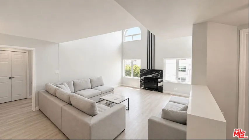 1250 S Westgate Avenue 302, Los Angeles, California 90025