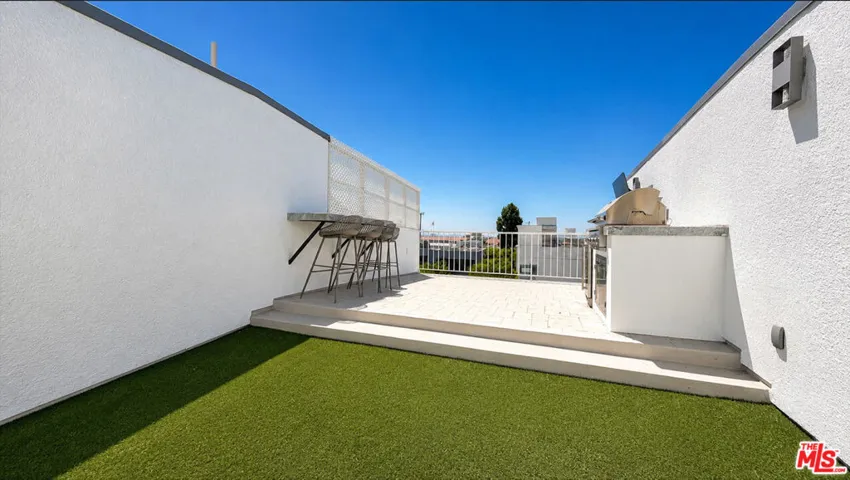 1250 S Westgate Avenue 302, Los Angeles, California 90025