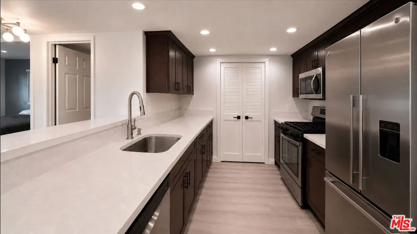 1250 S Westgate Avenue 302, Los Angeles, California 90025