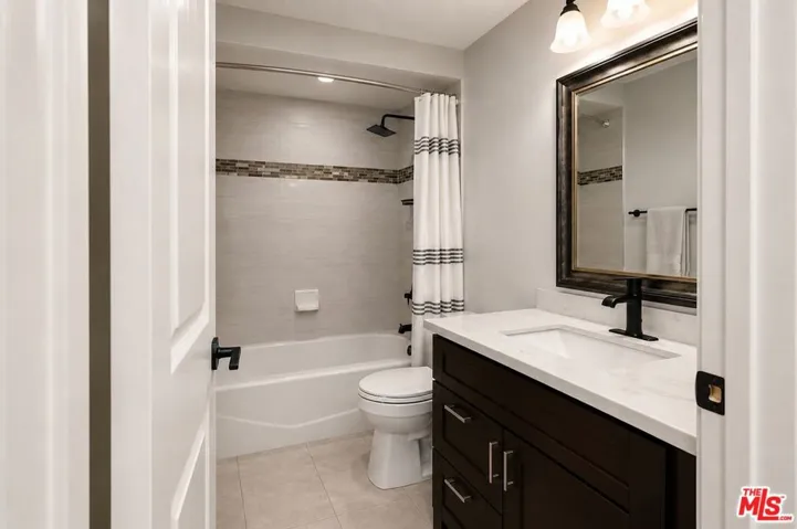 1250 S Westgate Avenue 302, Los Angeles, California 90025