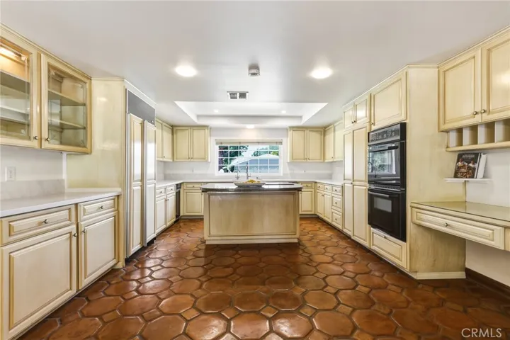 Center island kitchen