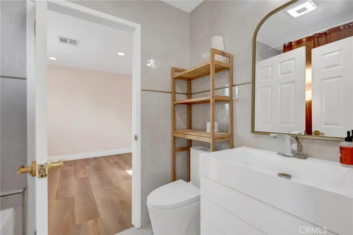 1432 N Catalina Street, Burbank, California 91505