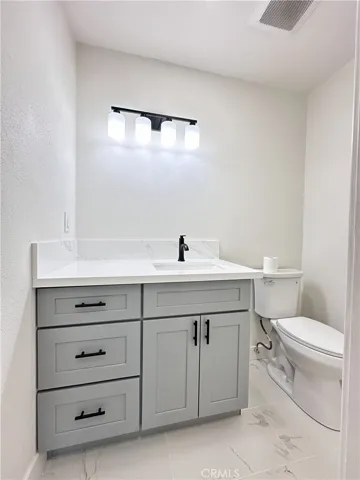 1919 Sherry Lane 46, Santa Ana, California 92705