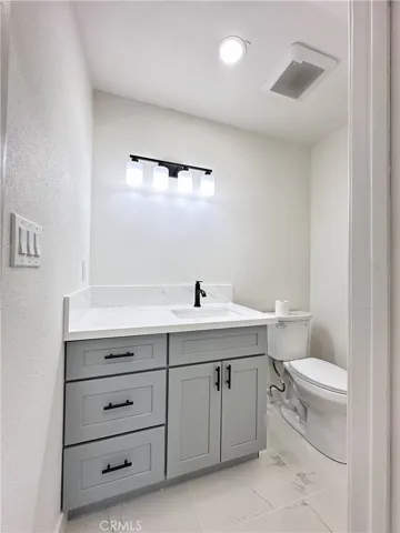 1919 Sherry Lane 46, Santa Ana, California 92705