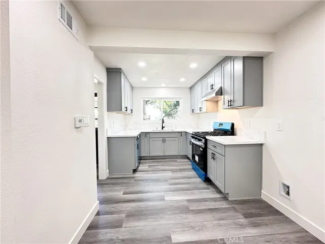 1919 Sherry Lane 46, Santa Ana, California 92705