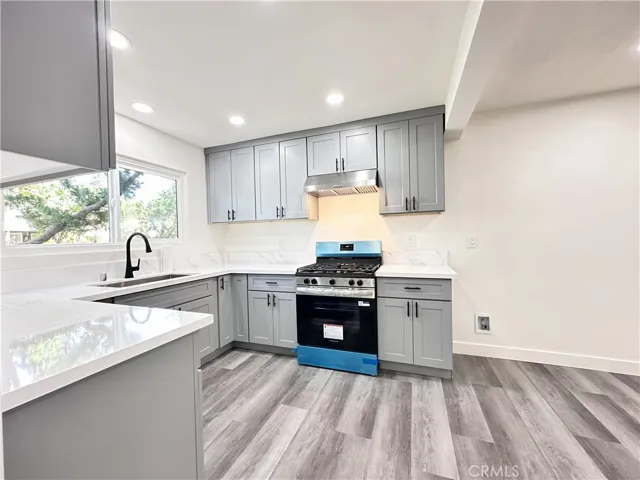 1919 Sherry Lane 46, Santa Ana, California 92705