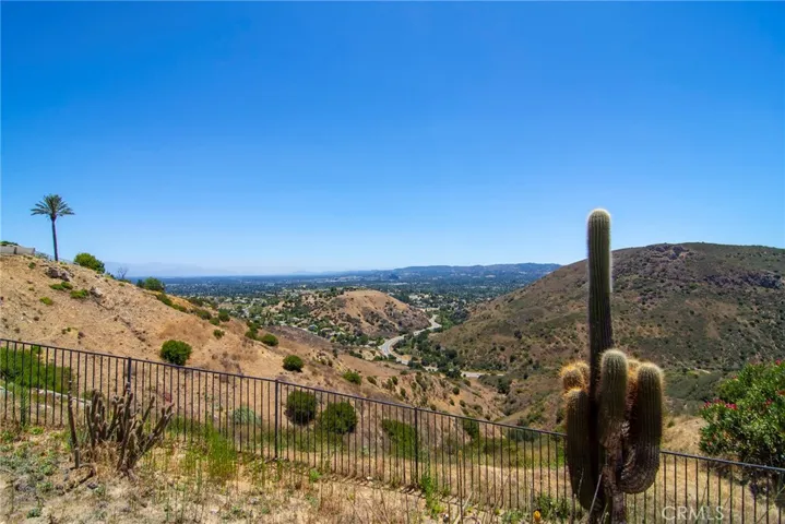 130 Dapplegray Road, Bell Canyon, California 91307