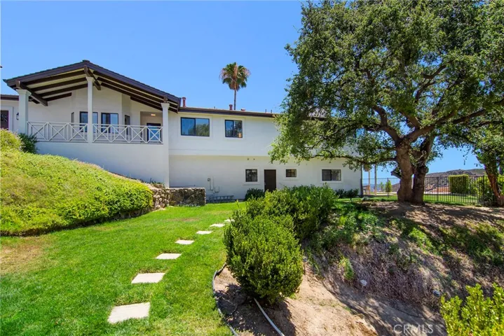 130 Dapplegray Road, Bell Canyon, California 91307