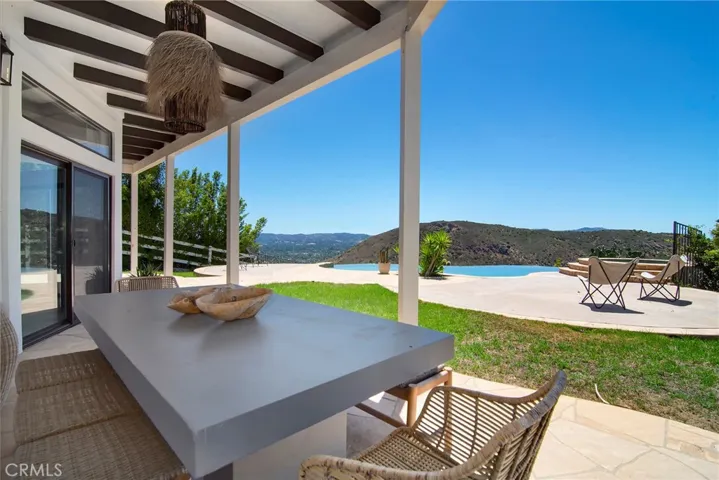 130 Dapplegray Road, Bell Canyon, California 91307