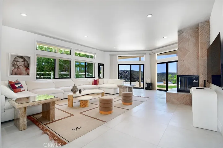 130 Dapplegray Road, Bell Canyon, California 91307