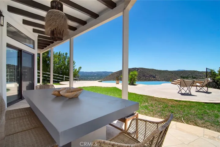 130 Dapplegray Road, Bell Canyon, California 91307