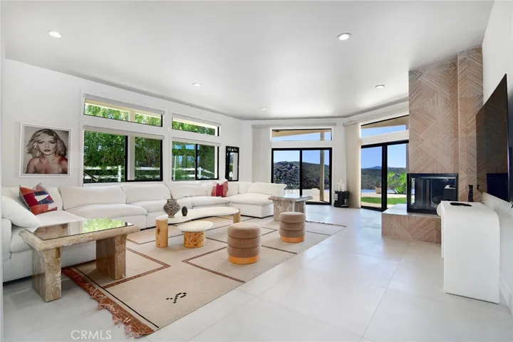 130 Dapplegray Road, Bell Canyon, California 91307