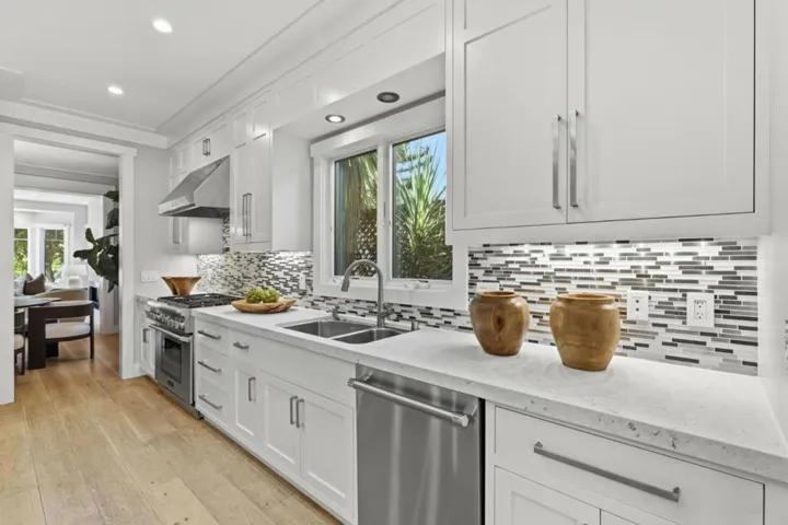 2025 Santa Cruz Avenue, Menlo Park, California 94025