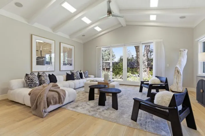 2025 Santa Cruz Avenue, Menlo Park, California 94025