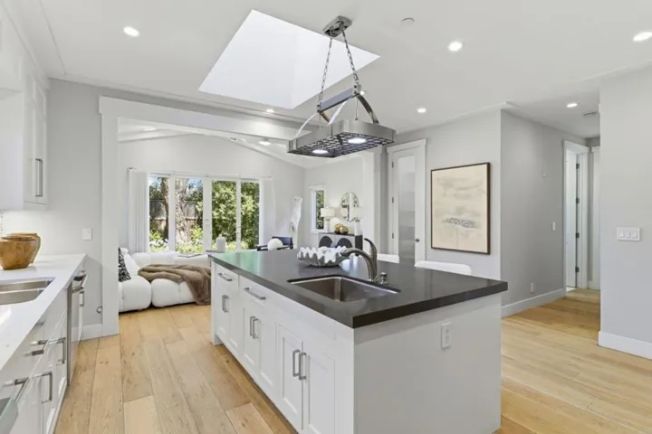 2025 Santa Cruz Avenue, Menlo Park, California 94025