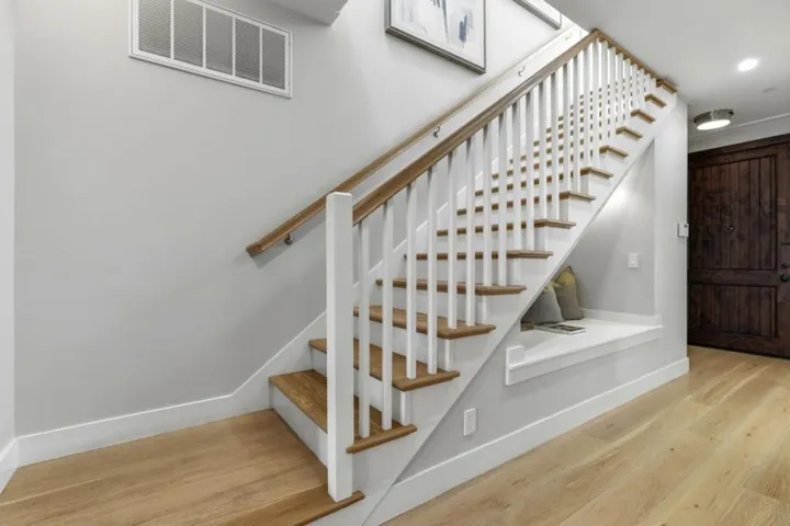 2025 Santa Cruz Avenue, Menlo Park, California 94025
