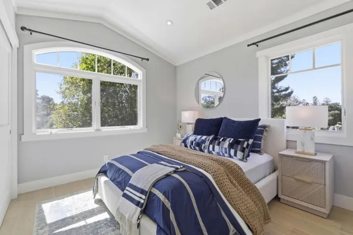 2025 Santa Cruz Avenue, Menlo Park, California 94025