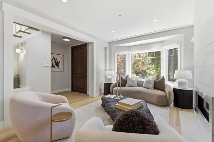2025 Santa Cruz Avenue, Menlo Park, California 94025