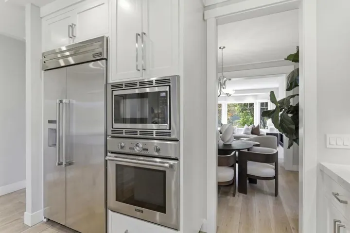 2025 Santa Cruz Avenue, Menlo Park, California 94025