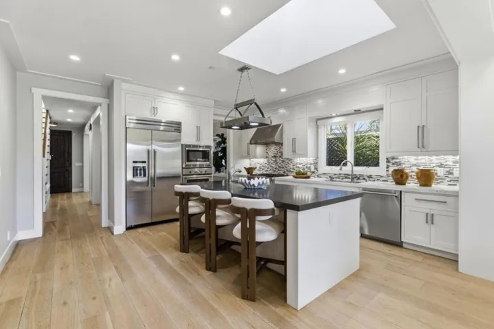 2025 Santa Cruz Avenue, Menlo Park, California 94025