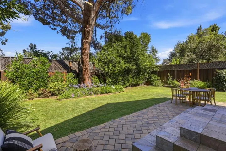 2025 Santa Cruz Avenue, Menlo Park, California 94025