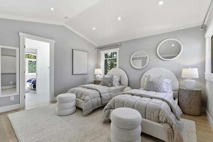 2025 Santa Cruz Avenue, Menlo Park, California 94025
