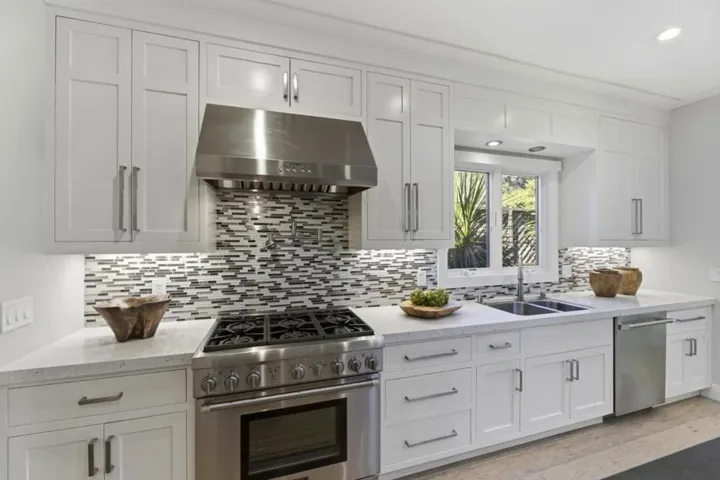 2025 Santa Cruz Avenue, Menlo Park, California 94025