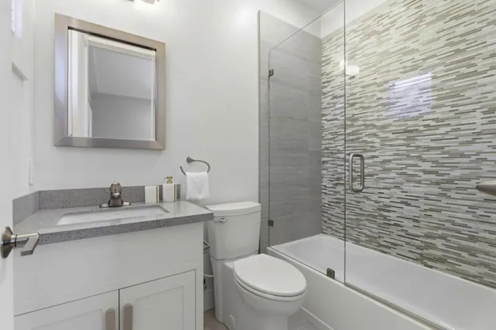 2025 Santa Cruz Avenue, Menlo Park, California 94025