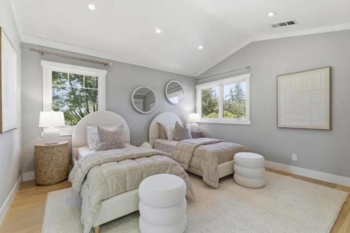 2025 Santa Cruz Avenue, Menlo Park, California 94025