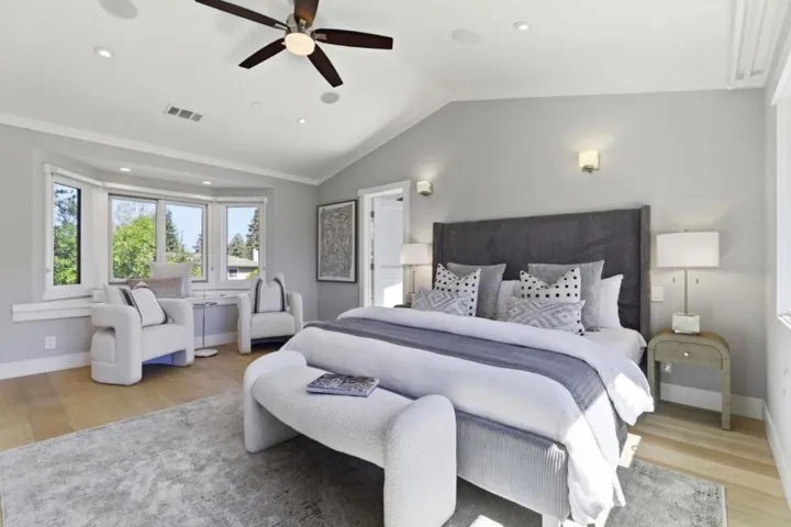 2025 Santa Cruz Avenue, Menlo Park, California 94025