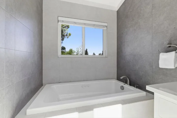 2025 Santa Cruz Avenue, Menlo Park, California 94025