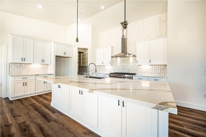 19976 Haida Road, Apple Valley, California 92307