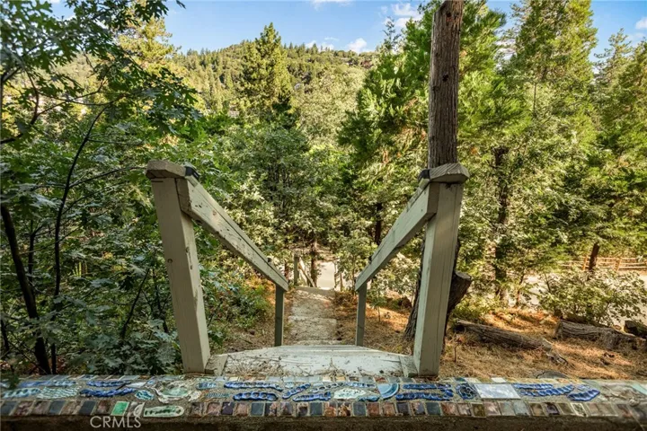 Steps to San Moritz Drive - Cross the Street at the Lake!