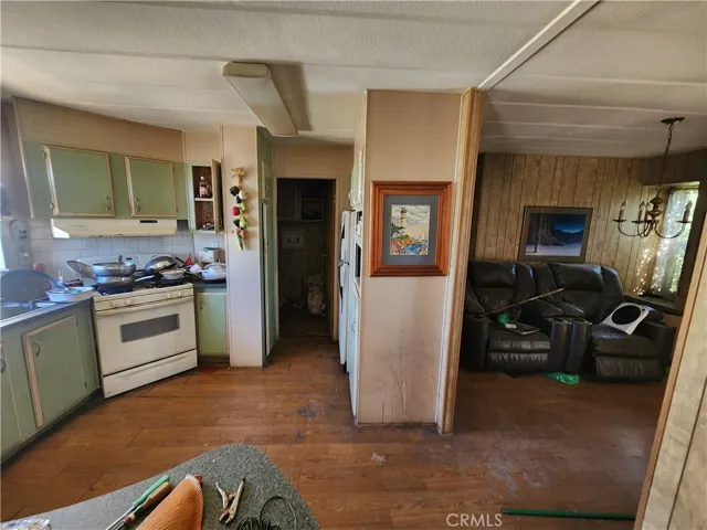 5170 Del Rosa Road, Phelan, California 92371