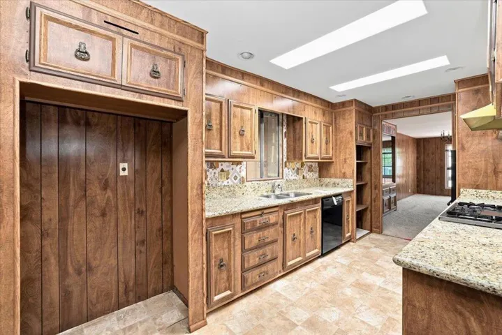 18-Kitchen