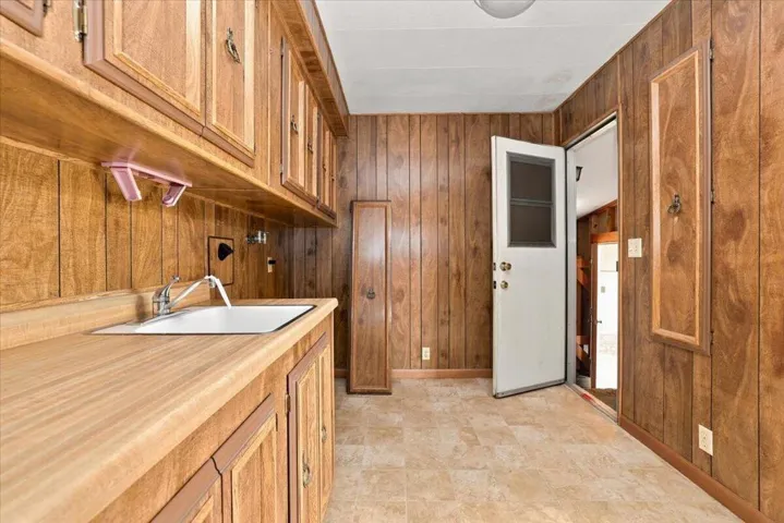 30-Laundry Area