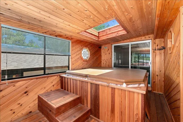 29-Hot Tub