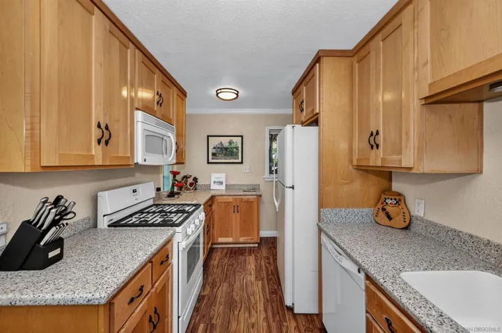 710 Arosa, Crestline, California 92325