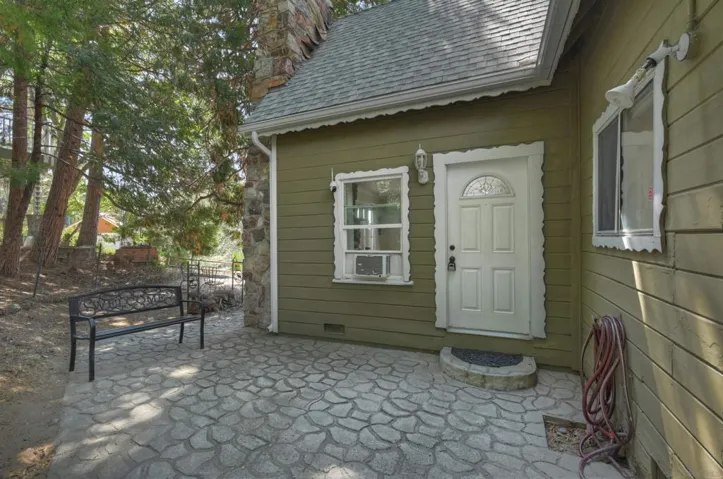 710 Arosa, Crestline, California 92325