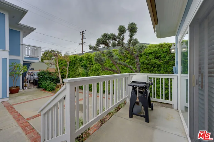 1328 10th Street, Santa Monica, California 90401