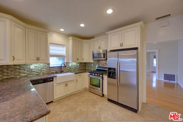 1328 10th Street, Santa Monica, California 90401