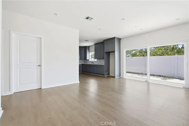 6944 Valmont, Tujunga, California 91042