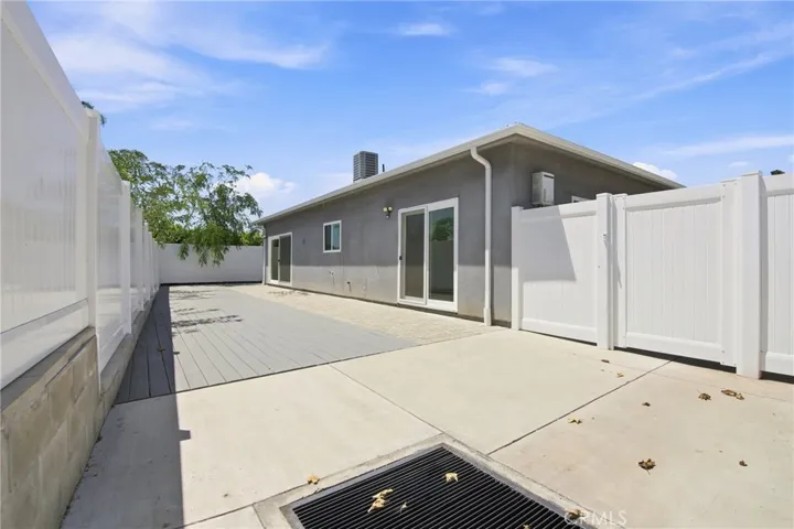 6944 Valmont, Tujunga, California 91042