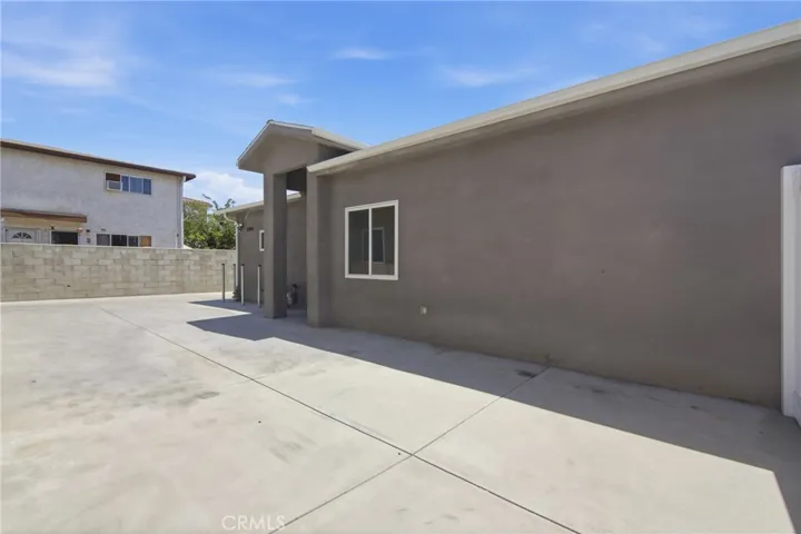 6944 Valmont, Tujunga, California 91042