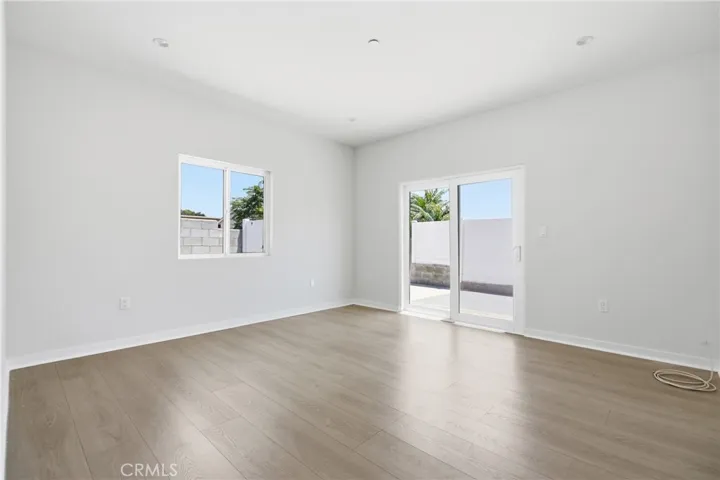 6944 Valmont, Tujunga, California 91042